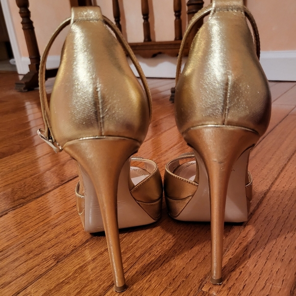 Gold platform ankle strap sandals - Picture 2 of 16